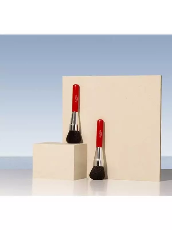 Большая кисть кабуки для растушевки Alleven