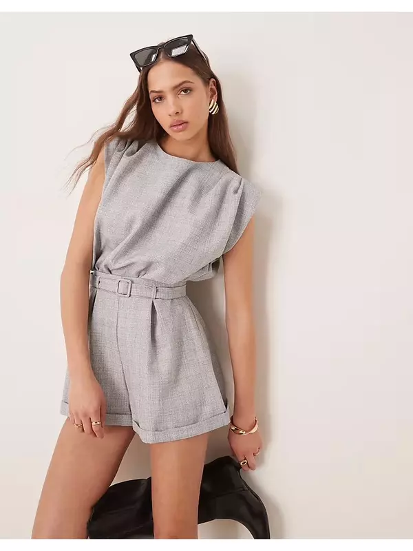 Короткий комбинезон ASOS DESIGN с поясом, серый