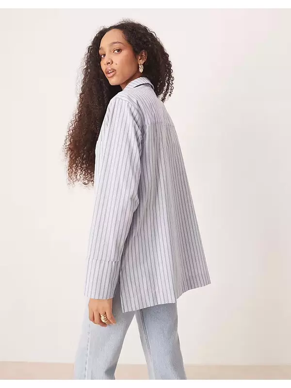 Рубашка из поплина ASOS DESIGN с воротником и накладными карманами в синюю полоску