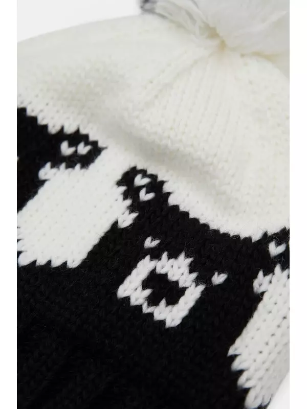 Шерстяная шапка бини с помпоном и контрастным узором