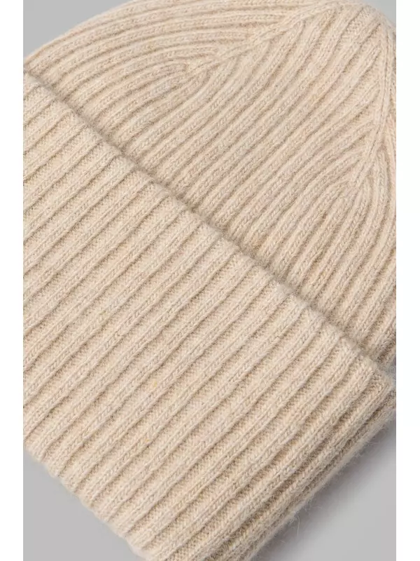 Шапка с шерстью енота