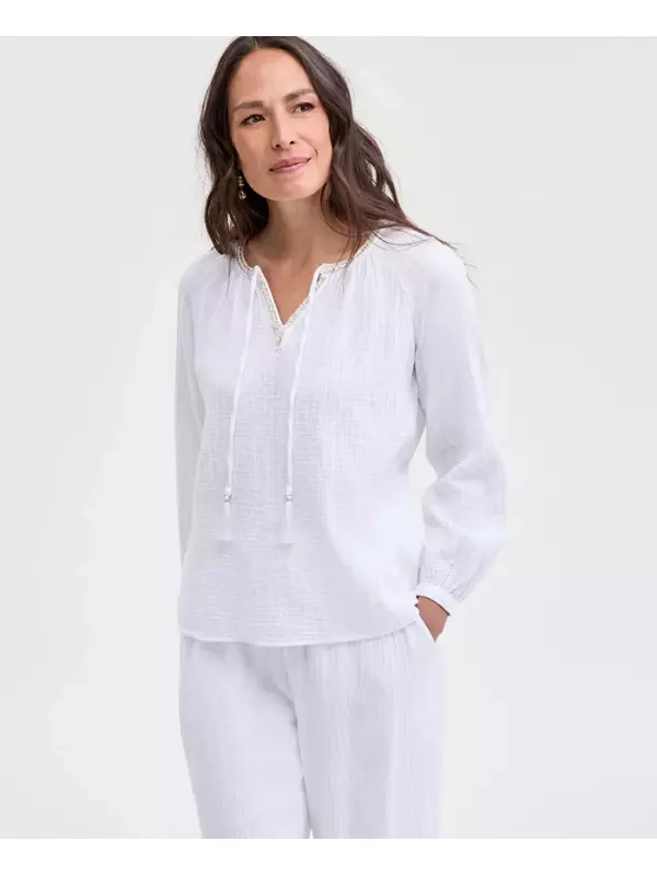 Повседневный топ из хлопка с декором и разрезом на горловине Petite JM Collection, белый