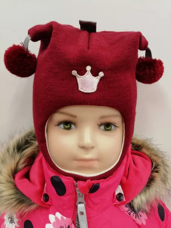 Балаклава детская Kivat с помпонами, красный