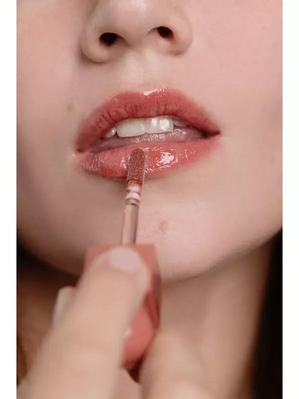 Блеск для губ MAD PEACH Glow Fit Mood Gloss [01 Dewy Rose] 3,8ml