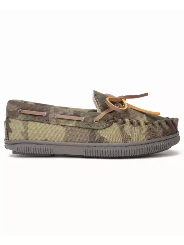 Мокасины-тапочки для мальчиков с жесткой подошвой и утепленной подкладкой Minnetonka, зеленый