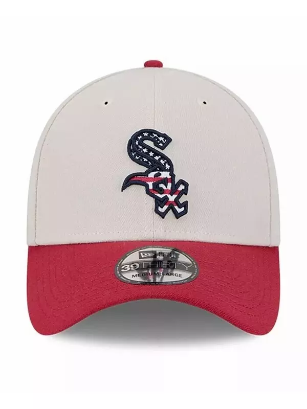 Мужская красная кепка Chicago White Sox 4 июля 39THIRTY Flex Hat 2024 г New Era, бежевый