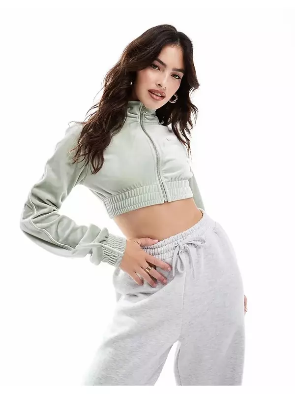 Укороченный танцевальный бархатный топ с длинными рукавами зеленого цвета Nike