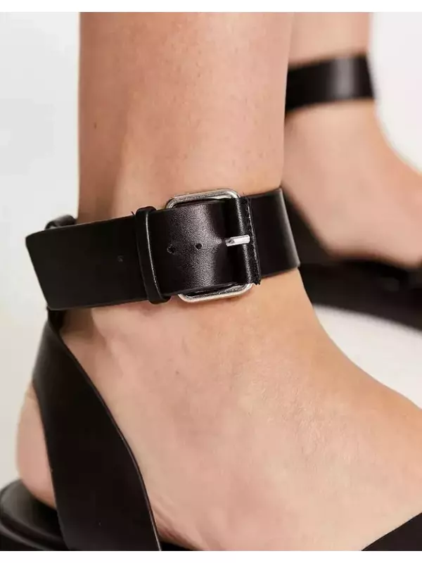 Только босоножки черного цвета с ремешками крест-накрест и пряжкой ONLY