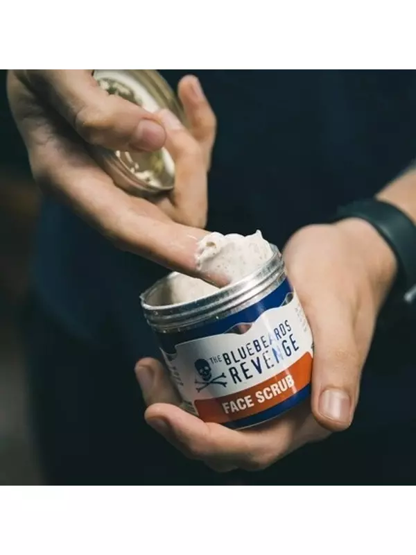 Глубоко отшелушивающий ежедневный скраб для лица для мужчин с натуральными оливковыми косточками и имбирем 150мл, The Bluebeards Revenge