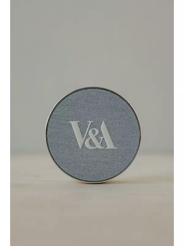 Кушон со стойким покрытием Матовый [01 Светлая слоновая кость] (Джинсовая версия) V&A Long-Wear Cushion Foundation Matte [01 Fair Ivory]15g (Denim Edition)