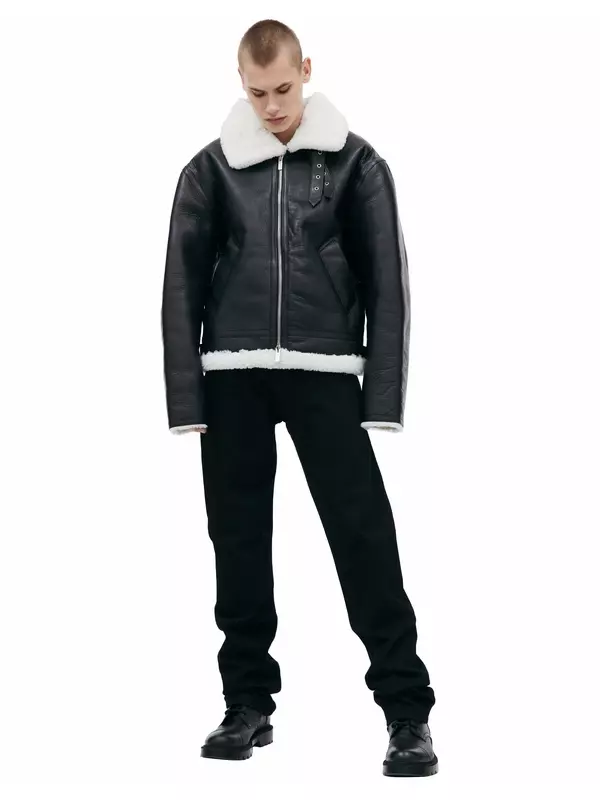 Черная дубленка с пряжками